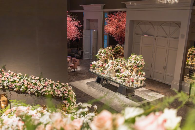 Arrangement floral blanc et rose — livraison fleurs Interflora